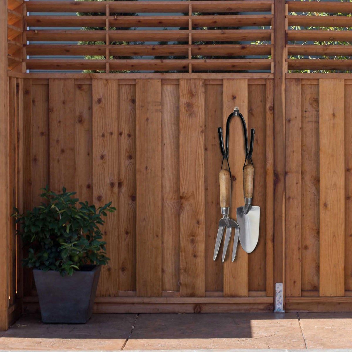 RUZUO adjustable-width design fits various chain-link sizes and setups.