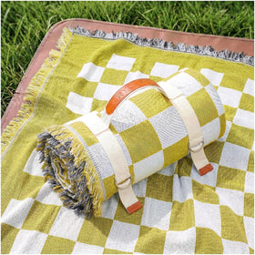 RYCHIC 2in1 blanket folded for easy transport and storage, ideal for car trips.
