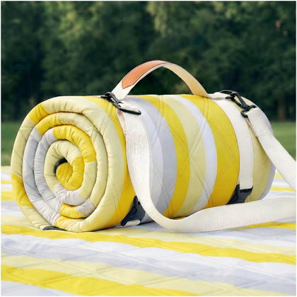 RYCHIC oversized waterproof picnic blanket ideal for family park outings.