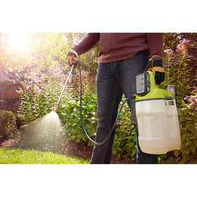 RYOBI adjustable nozzle and detachable wand enable versatile spraying tasks.