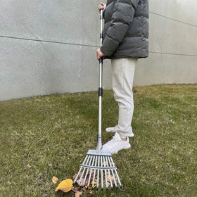 Rysnirs adjustable-handle rake extends from 33 to 68 inches for versatile reach.