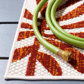 Safavieh Cabana outdoor rug side view showing durable fibers for high-traffic areas.