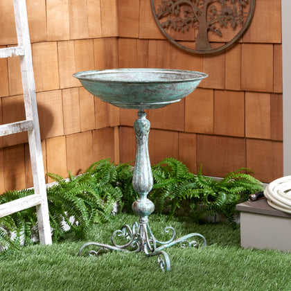 SAFAVIEH Orian antique bird bath with scrollwork invites birds to drink and bathe in your garden