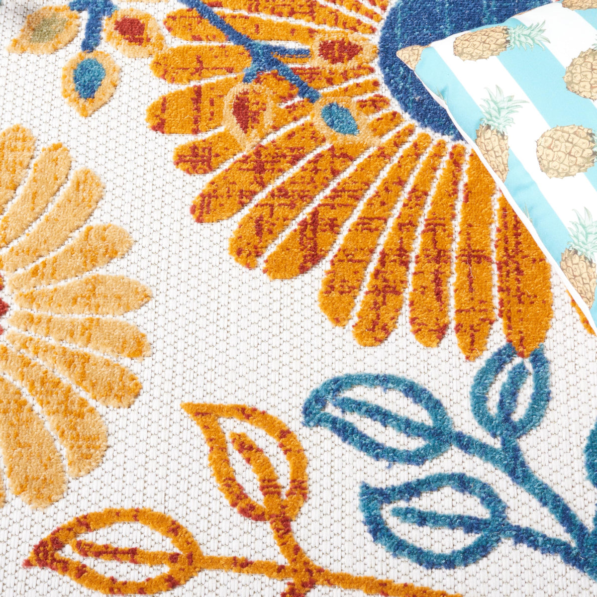 Safavieh outdoor Cabana rug, UV-resistant fibers resist sun fading in gardens