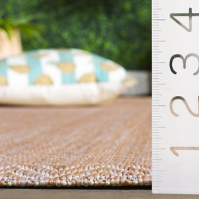 Safavieh outdoor patio rug close-up weave shows durability.