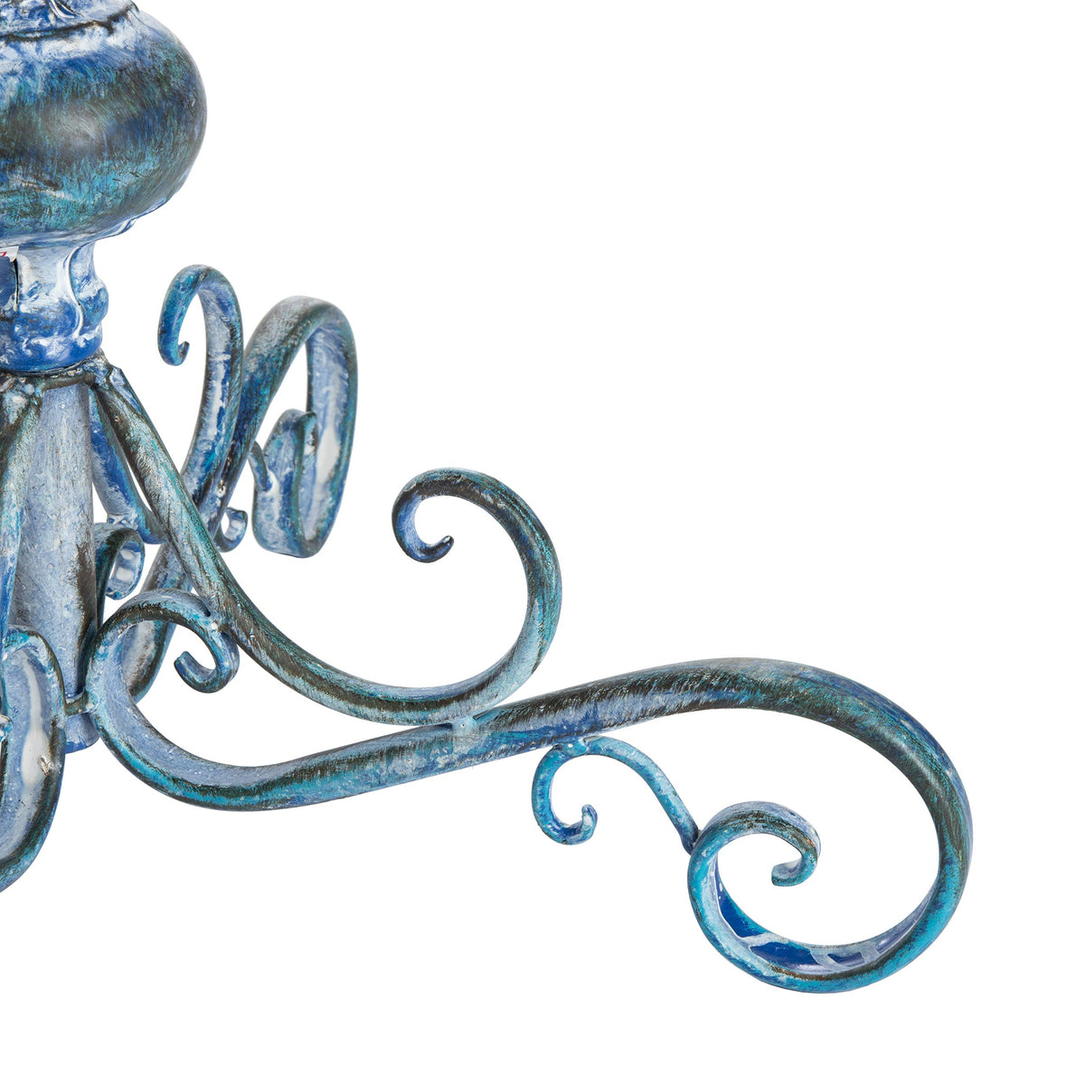SAFAVIEH Wrought-iron bird bath emphasizes durable, weather-ready performance.