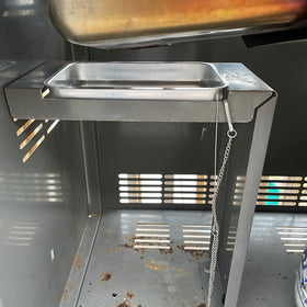 SafBbcue grease tray promotes tidy grilling areas for gatherings