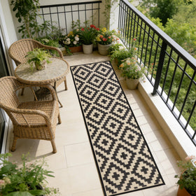 SAND MINE all-weather rug – UV coating resists fading in sun