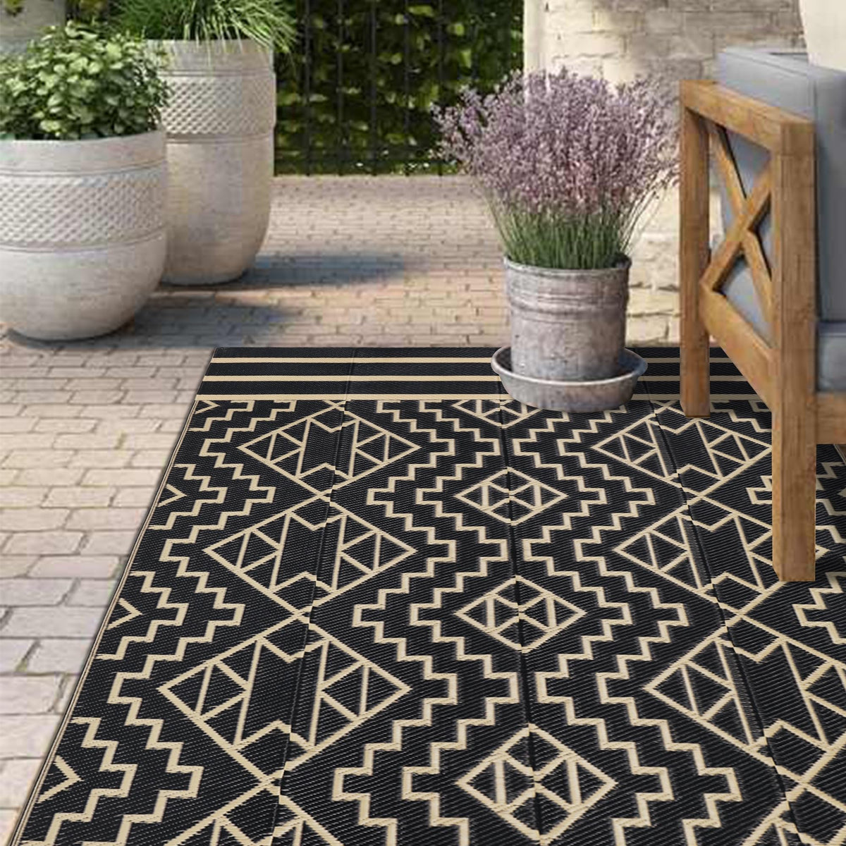 SAND MINE foldable rug for easy storage after outings
