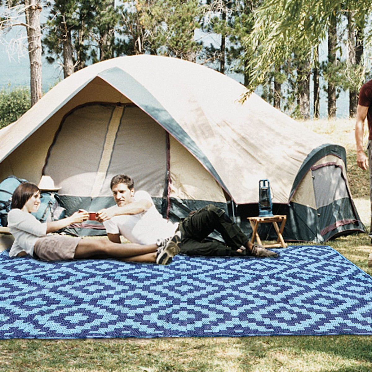 SAND MINE foldable rug with carry bag, ready for road trips.