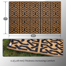 SAND MINE plastic straw rug outdoors, easy to clean after use.