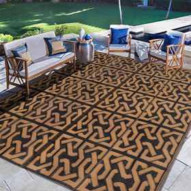 SAND MINE UV-stabilized rug resists fading in sun.