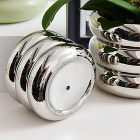 SANDYBAYTAS silver-finish pot, durable ceramic for indoor use on desks or shelves.