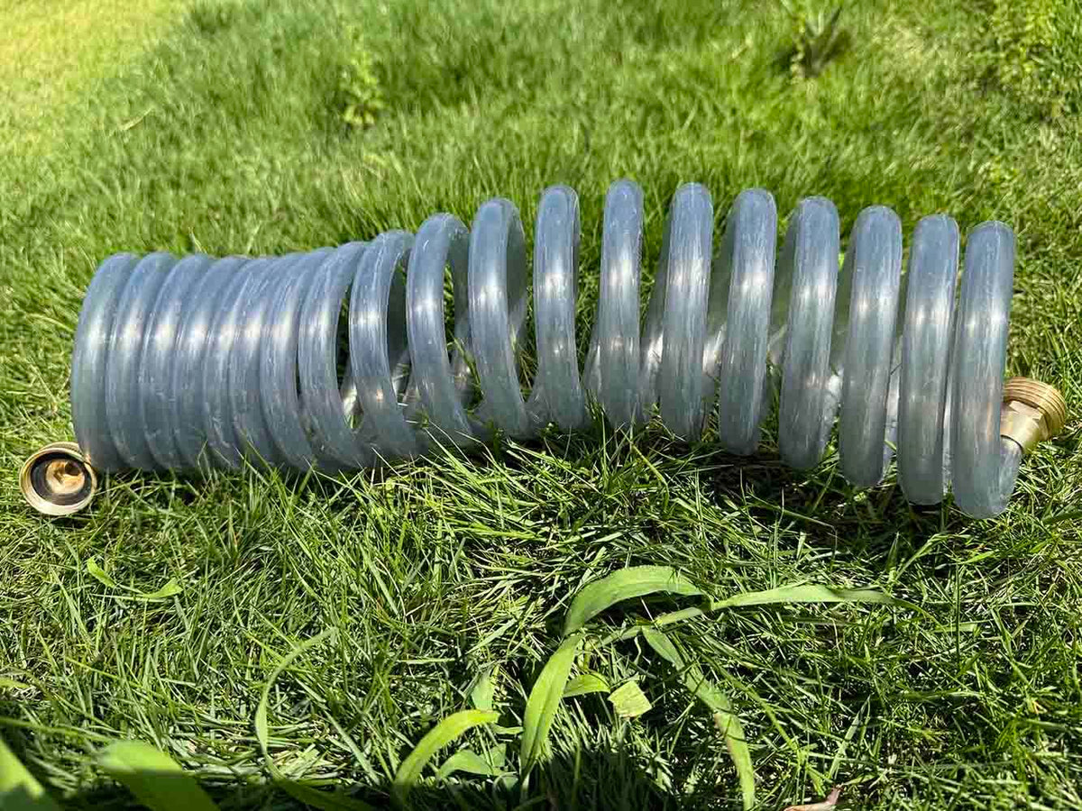 SANFU EVA recoil hose swivel-female connector enables quick spigot attachment.