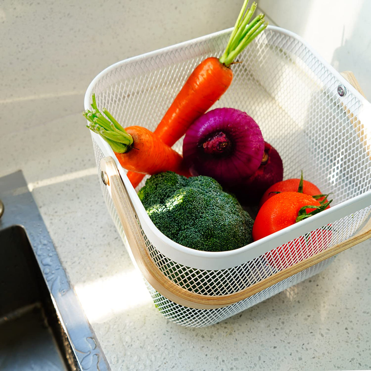 SANHSEHOME breathable mesh basket helps keep produce fresh during transport