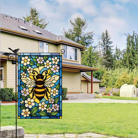 Saoplasa cottage-style garden flag is easy to hang.
