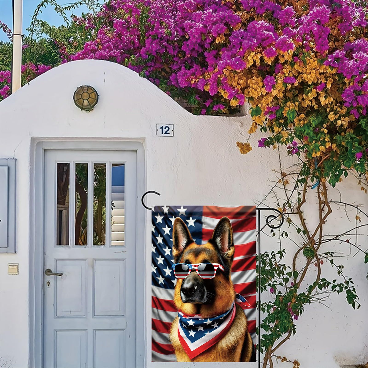 Saoplasa Independence Day dog flag; daily tribute to American pride.