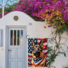 Saoplasa Independence Day dog flag; daily tribute to American pride.