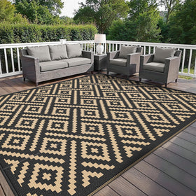 Sarben outdoor rug is lightweight and portable for camping or picnics.