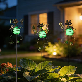 SATHGA frog stake on porch or garden adds playful glow