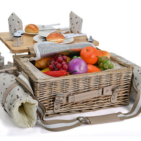 SatisInside detachable kit turns the basket into an instant table setup.