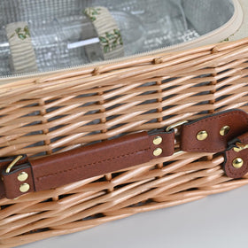 SatisInside detachable picnic kit enabling flexible outdoor setup
