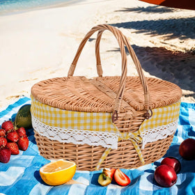 SatisInside ideal for park or beach picnic adventures.