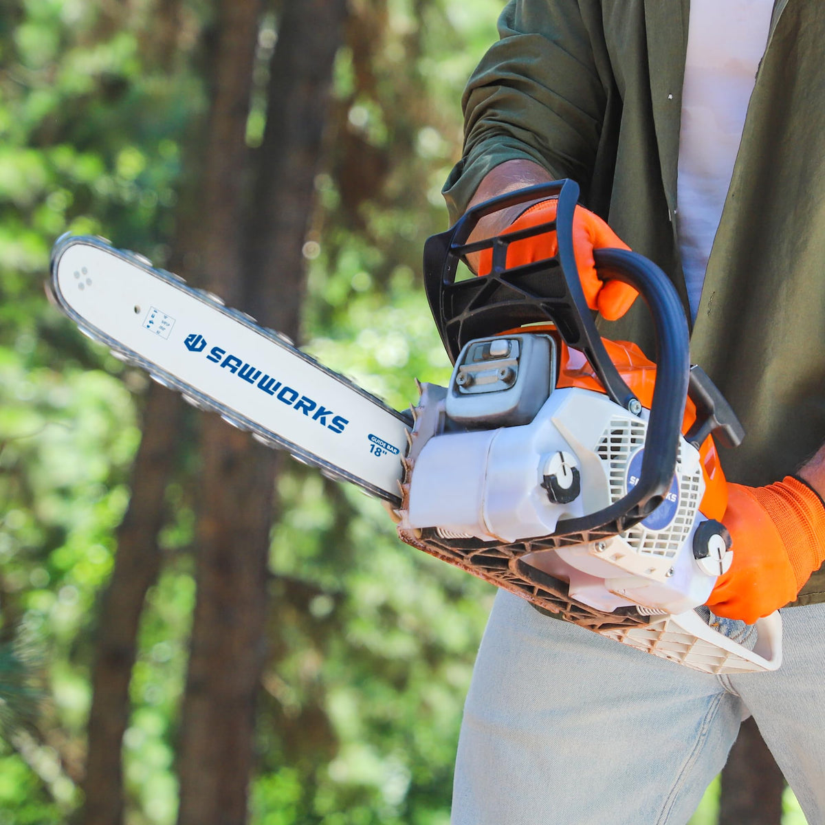 SawWorks chain delivers low vibration and easier handling during cutting.