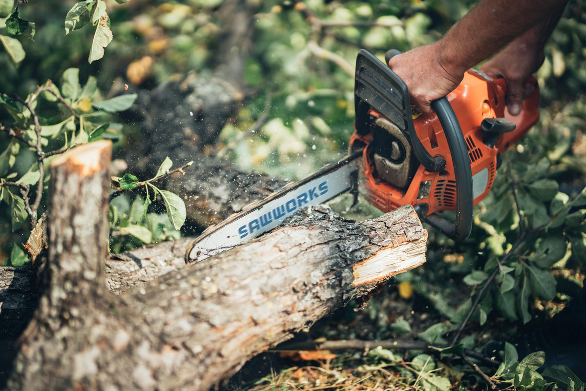 SawWorks packaging notes emphasize oil protection and warranty-friendly care.