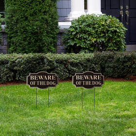 Sawysine dog warning sign on fence boosts visibility and safety.