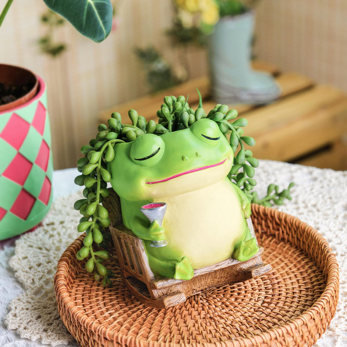 Saysmile resin frog plant pot demonstrates durable indoor/outdoor use