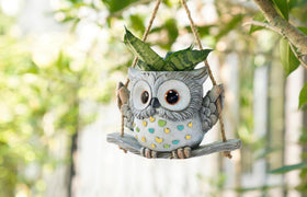 Saysmile Swing Owl Planter with pearls showcases trailing plants beautifully.
