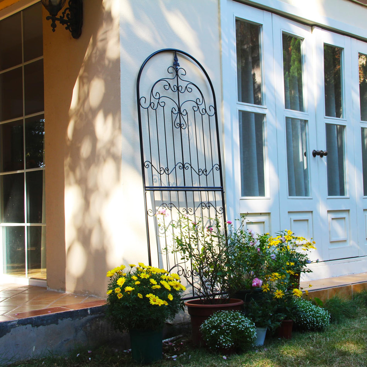 SCENDOR Garden Trellis close-up showing durable finish