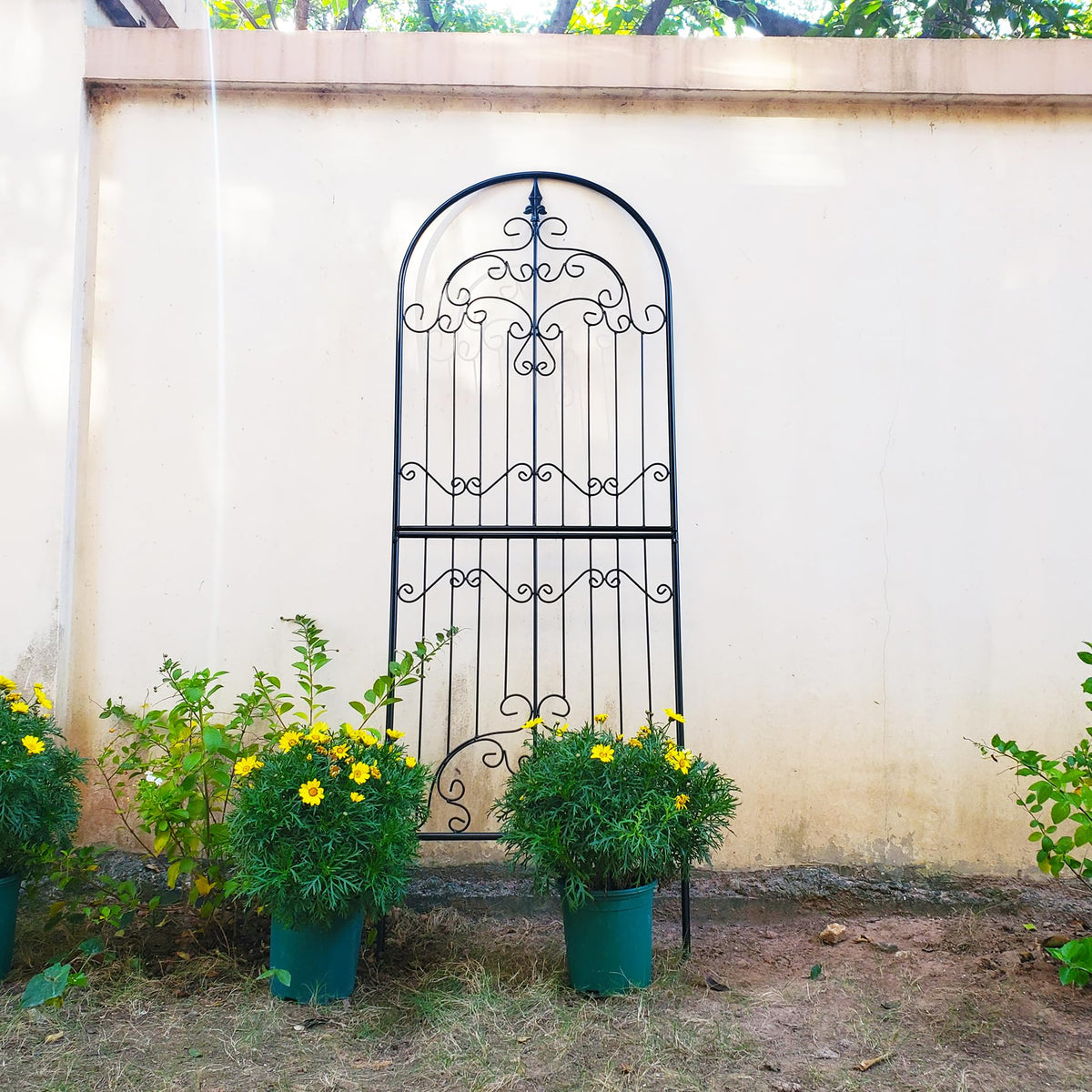 SCENDOR Garden Trellis full-height profile in an outdoor setting