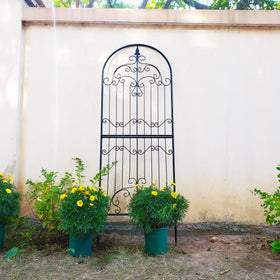SCENDOR Garden Trellis full-height profile in an outdoor setting