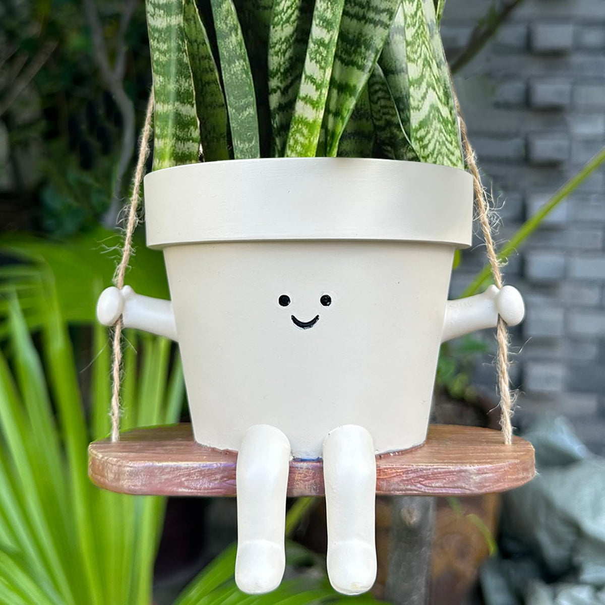 Scuyari resin swing planters closeup highlights durable material and cheerful expression.