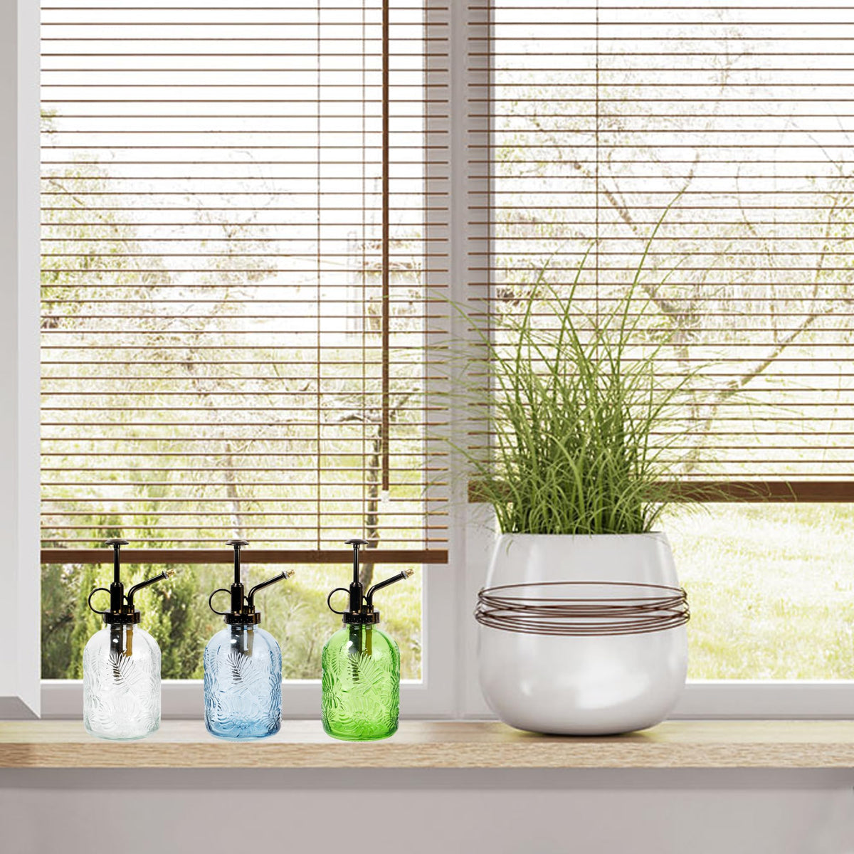 SDlumeiy blue glass bottle adds elegance to plant routines.