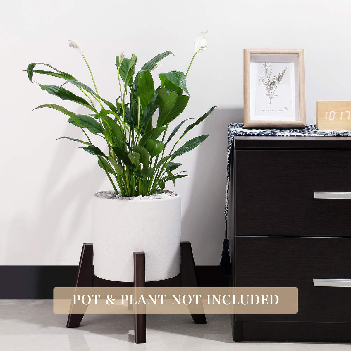 Seanmi bamboo plant stand side view highlighting sturdy base and balance