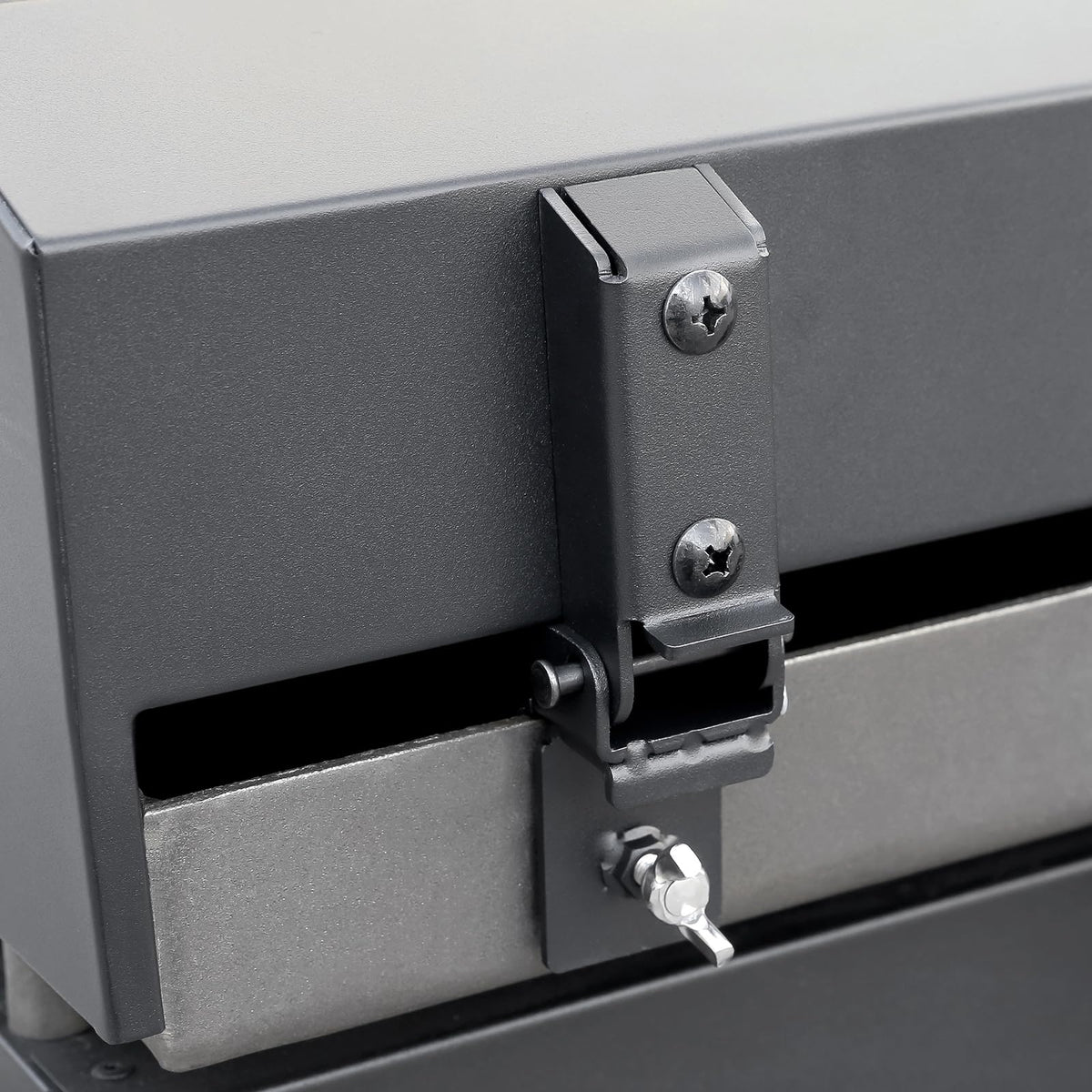 Back-hinged design shields the food from wind and weather during grilling