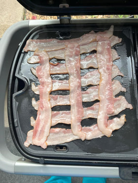SearCook porcelain-coated surface reduces sticking and eases cleanup after grilling.