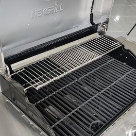 SearCook stainless steel rack resists corrosion and cleans easily.