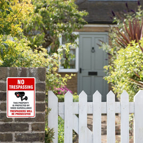 SEHINU pre-drilled holes enable quick mounting on fences or walls