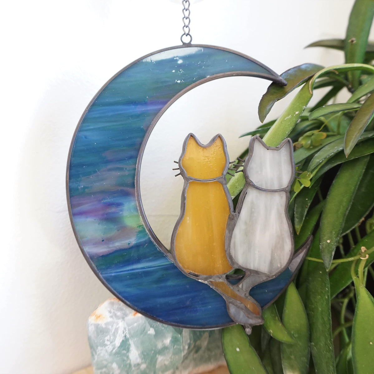 Includes metal chain and hook for quick hanging indoors or outdoors