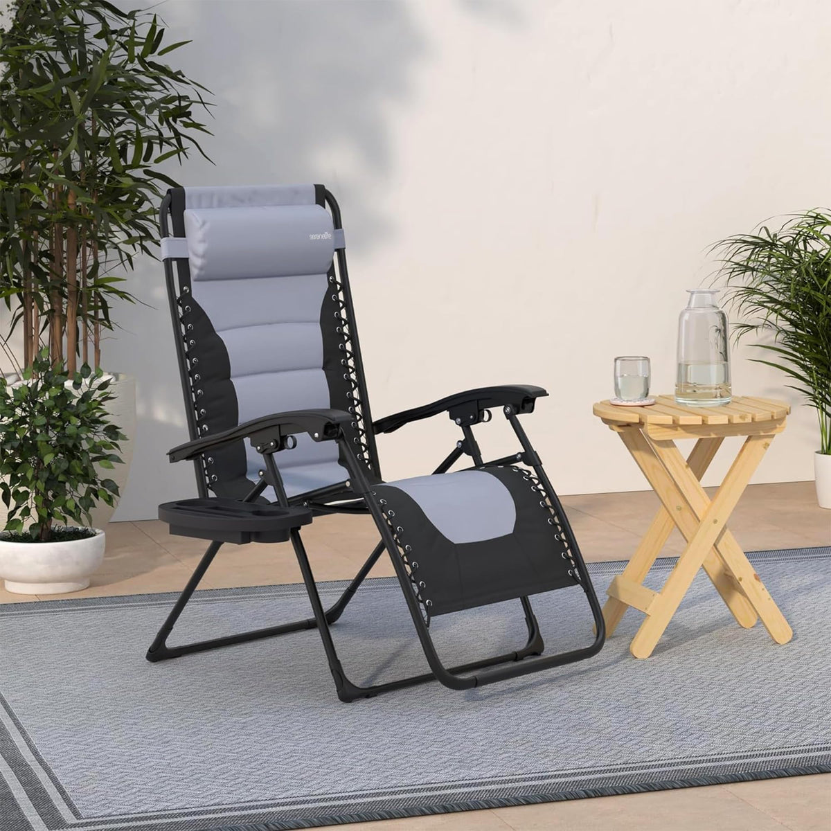 SereneLife detachable side tray keeps cups and devices within reach.