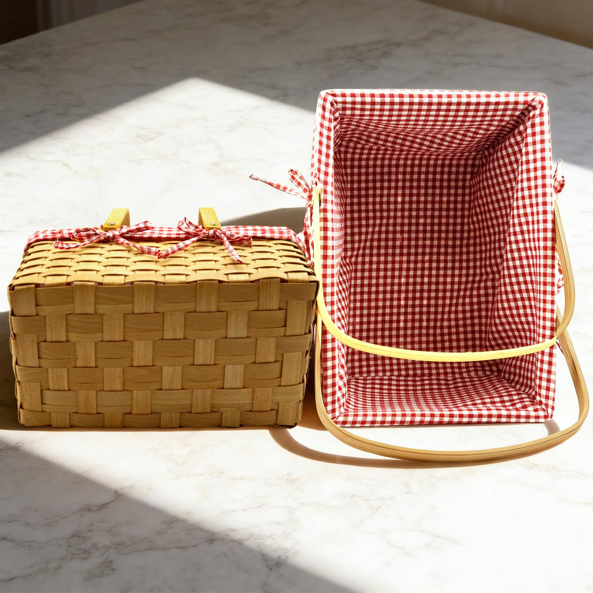Seuqhck picnic basket removable red and white liner for easy cleaning