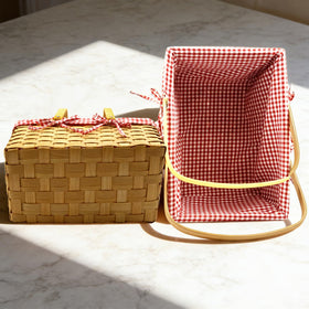 Seuqhck picnic basket removable red and white liner for easy cleaning