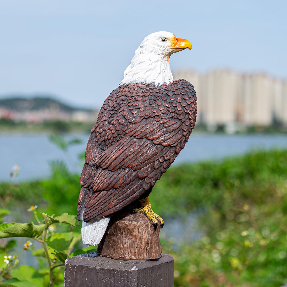 SHAODIE eagle sculpture close-up highlights hand-painted feathers for vibrant outdoor decor