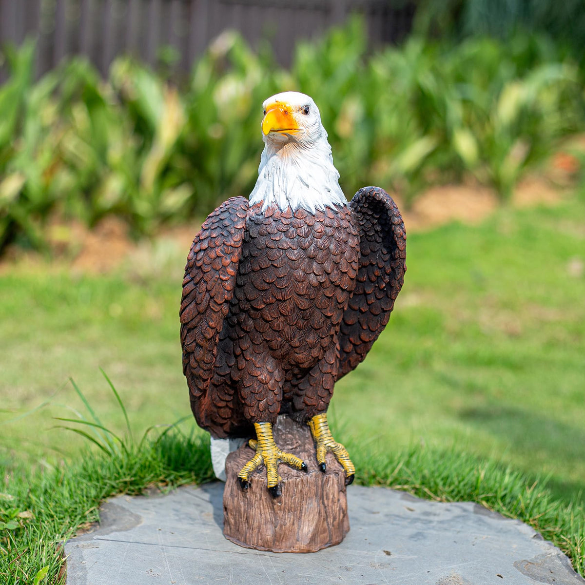 SHAODIE eagle sculpture adds a bold patriotic accent to any outdoor setting