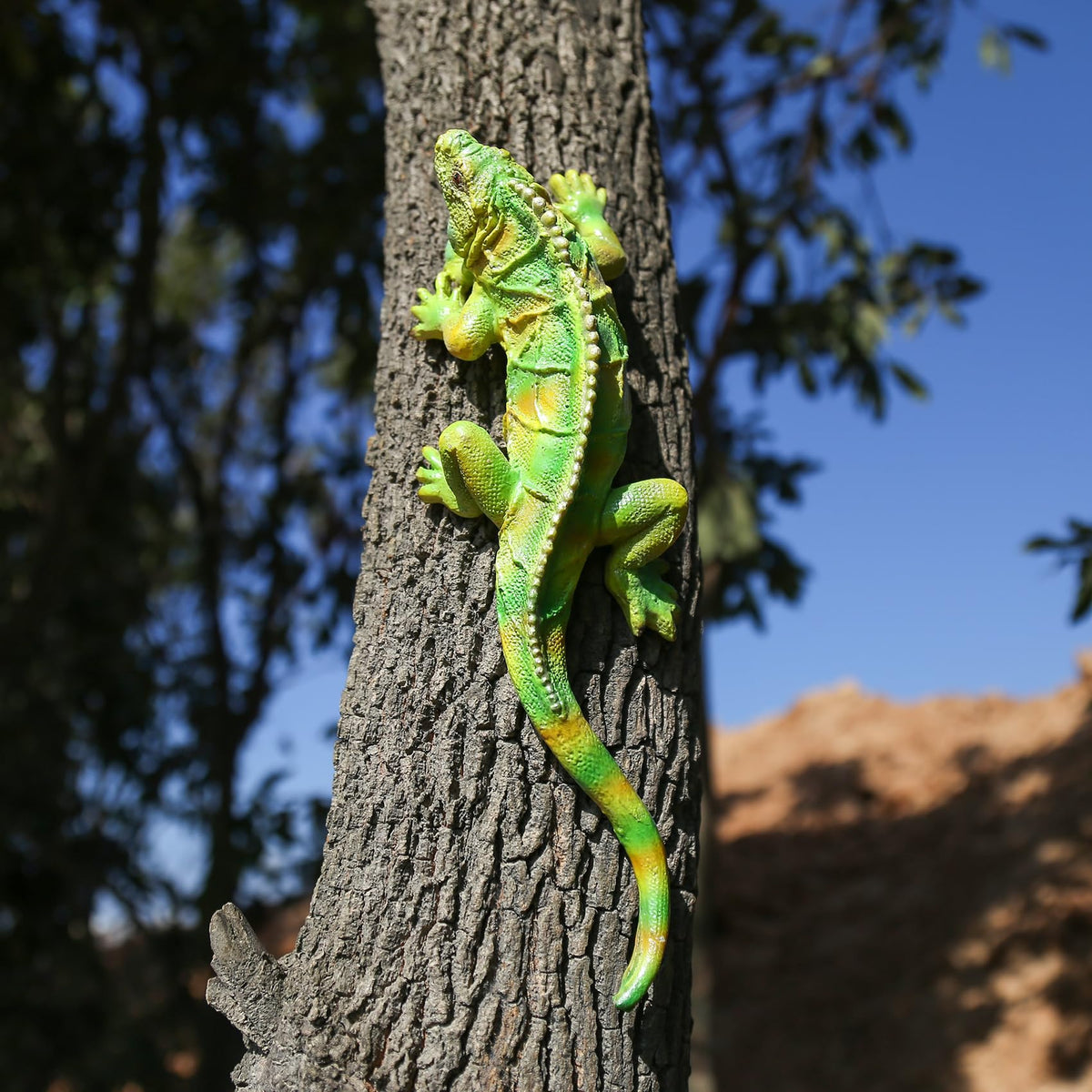 SHAODIE Garden Lizard Statue in resin iguana form for outdoor display.