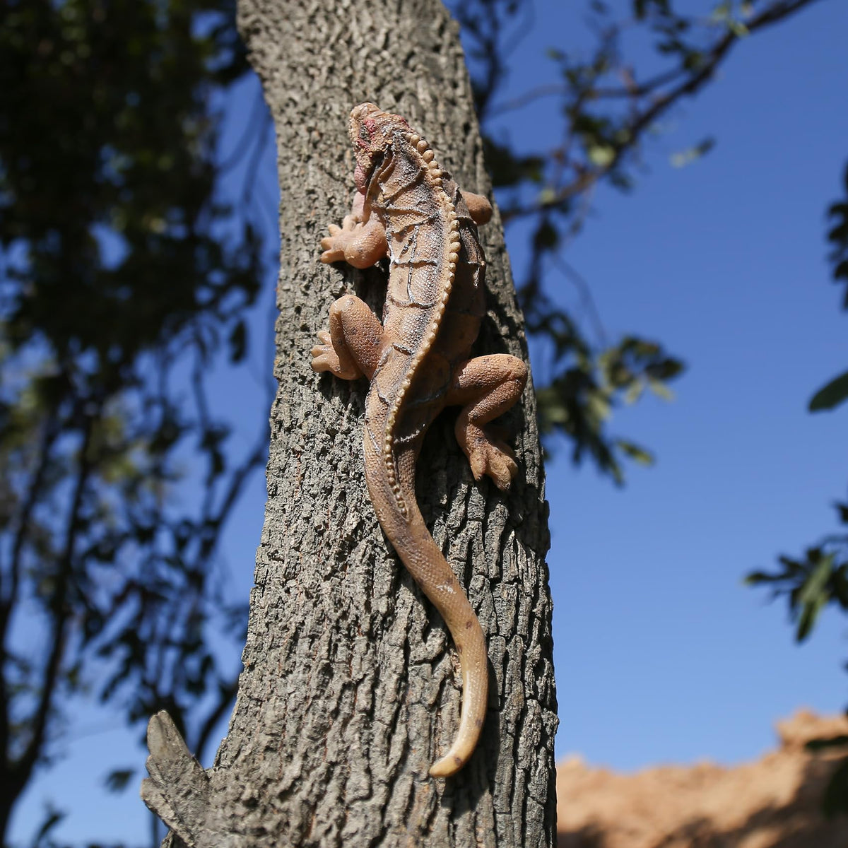 SHAODIE outdoor lizard statue with hand-painted scales for garden realism.